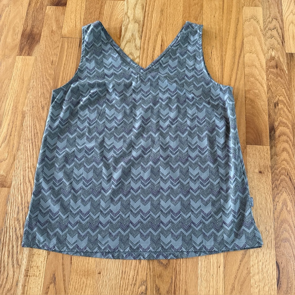 Eddie Bauer Ascent Chevron Print Pullover V-Neck Performance Athletic Tank Small